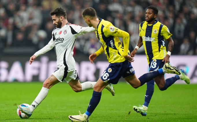 Be�ikta� ilk yar�larda at�yor, Fenerbah�e ilk devrelerde ge�it vermiyor