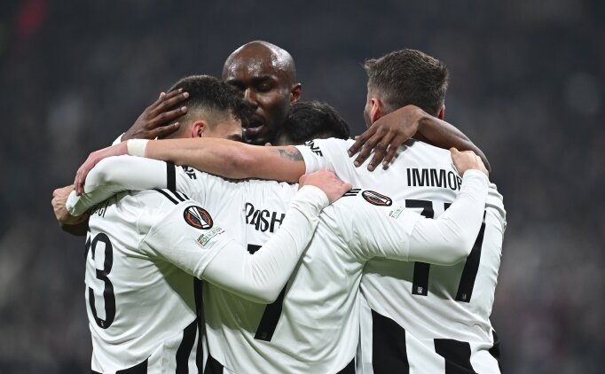 Be�ikta�'ta kul�bede yabanc� yok!