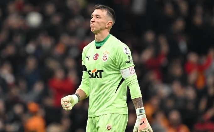 Muslera, tak�m� topluyor; Florya'da toplant�