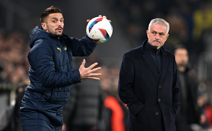 Portekiz bas�n�ndan Jose Mourinho'ya: 'Liderlik kokusunu ald�'