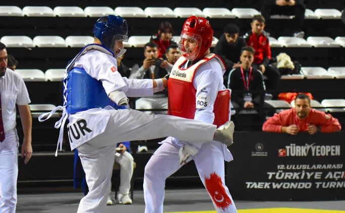 Uluslararas� T�rkiye A��k Tekvando Turnuvas� Antalya'da ba�lad�