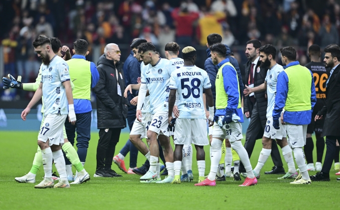 Adana Demirspor, Galatasaray ma��nda sahadan �ekildi