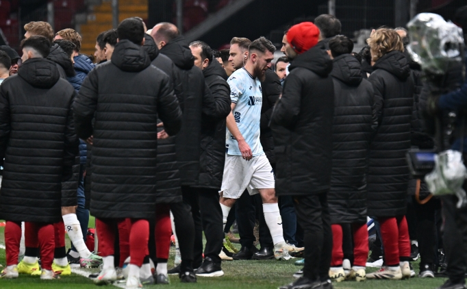 TFF'den sahadan �ekilmeye dev ceza: K�me d��me