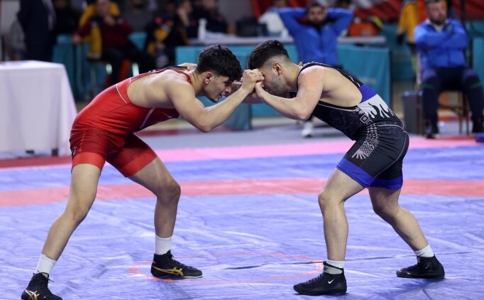 Sivas'ta d�zenlenen 23 Ya� Alt� T�rkiye G�re� �ampiyonas�'n�n a��l��� yap�ld�