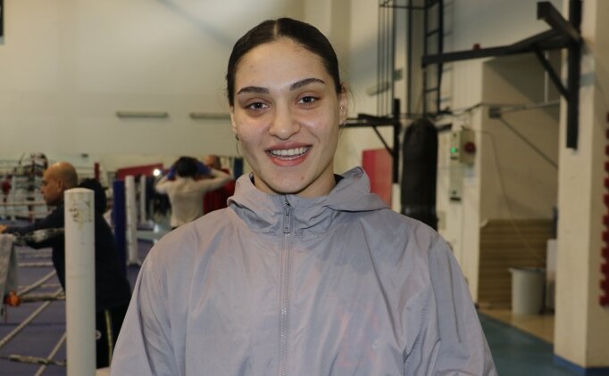 Milli boks�r B��ra I��ldar, b�y�klerde de d�nya �ampiyonu olmak istiyor