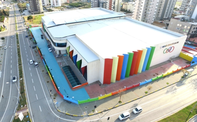 Mersin'e Akdeniz Oyunlar�'nda kazand�r�lan cimnastik salonu 70 bin ki�iyi a��rlad�