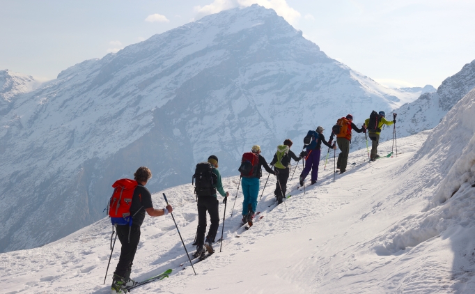 Hakkari'nin karl� zirveleri, kayak��lar�n yeni rotas� oldu