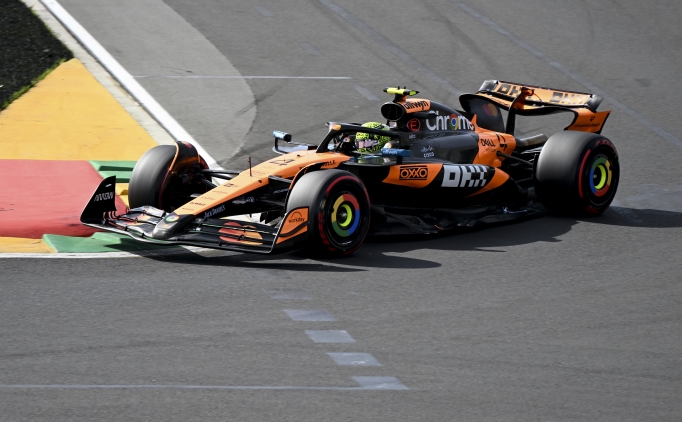 Formula 1'de ilk sralama turlarna McLaren damgas