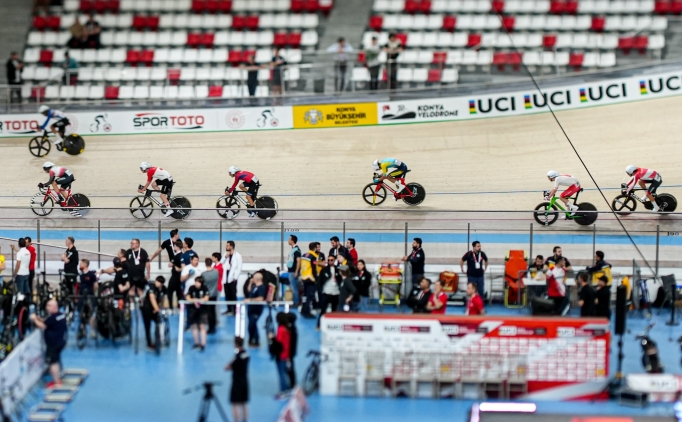 2025 UCI Pist Bisikleti Uluslar Kupas�'n�n 2. g�n yar��lar� ba�lad�