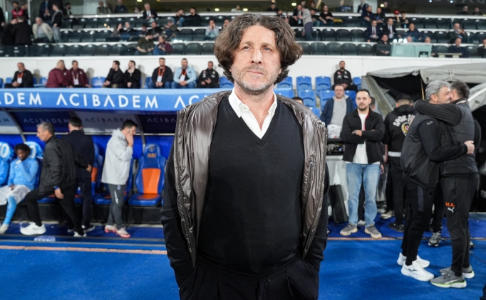 Trabzonsporlu taraftarlardan Fatih Tekke'ye: 'Da� gibi arkanday�z'