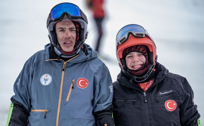 Otizmli ikiz milli kayak��lar, Fransa'da madalya pe�inde