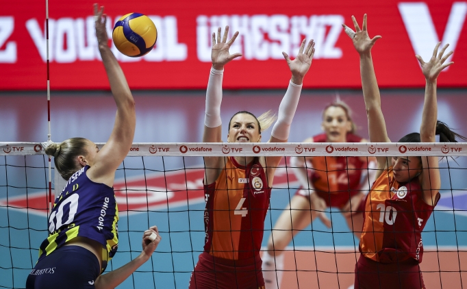 Fenerbah�e Medicana, Galatasaray Daikin'i yenerek finale y�kseldi!