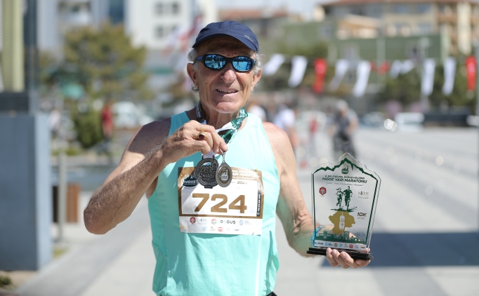 Atletizm tutkunu '67'lik delikanl�', 12 y�lda 108 madalya kazand�