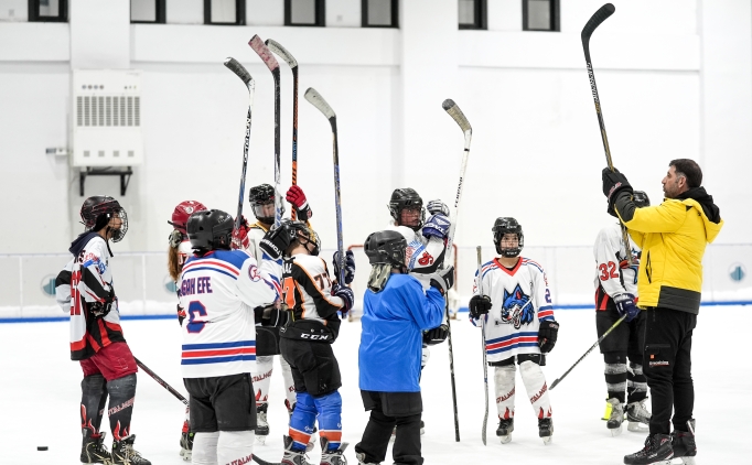 Buz hokeyinin ampiyon ocuklarnn hedefi Avrupa kupas