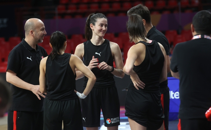 A Milli Kad�n Basketbol Tak�m�, Litvanya ma�� haz�rl�klar�n� tamamlad�