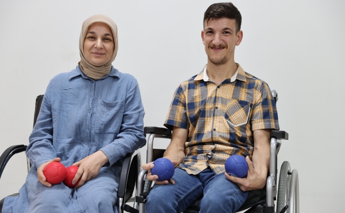 Serebral palsili ��retmen Yavuz �ndem, ilk kez boccia milli formas�n� giyecek