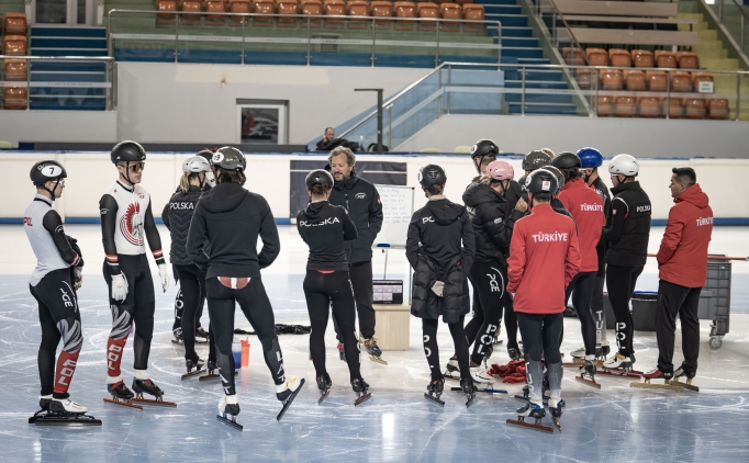T�rkiye ve Polonya'n�n s�rat patencileri olimpiyat kotas� i�in Erzurum'da ortak kampta