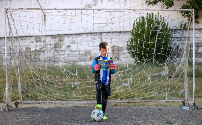 Mudanya Altai'de kitap okumadan sahaya ad�m yok!