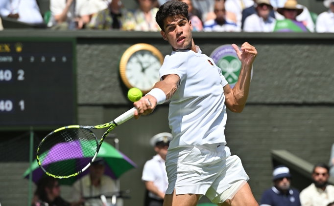 Carlos Alcaraz ve Naomi Osaka, Wimbledon'da ikinci tura ykseldi