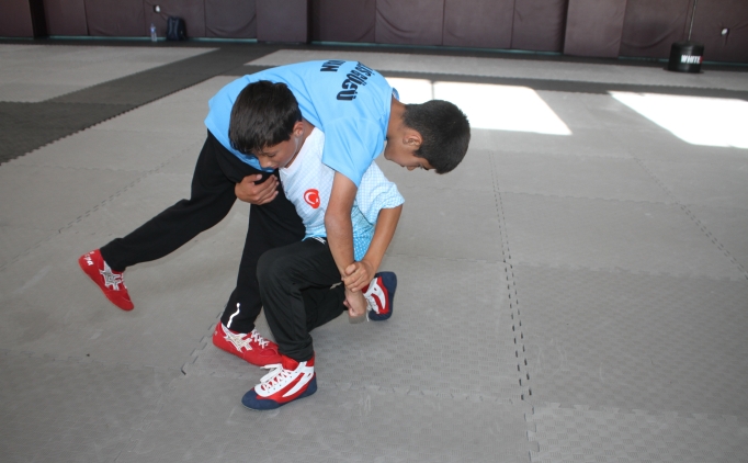 Emrullah Yaba�, g�re�te milli tak�ma y�kseldi