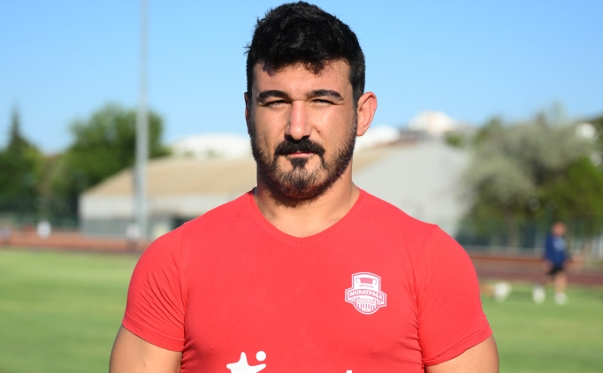 Ba�pehlivan K�r�at �evki Korkmaz: 'K�rkp�nar bu y�l zorlu ge�ecek'