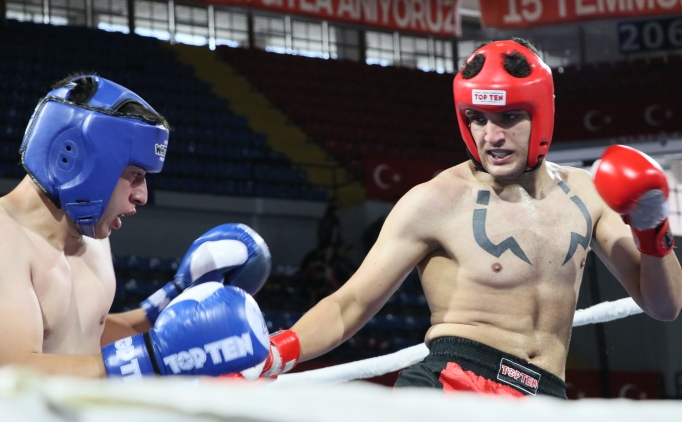 �zmir'de Kick Boks turnuvas� ba�lad�!