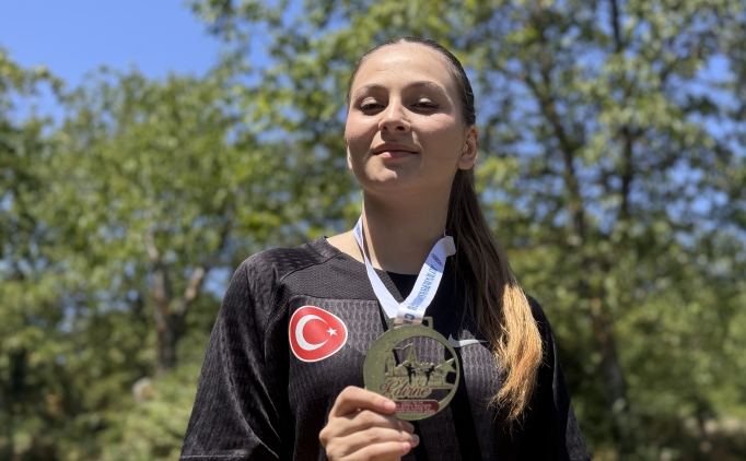 İlk kez giydiği milli formayla Balkan şampiyonu olan wushucu Berrin, hedef büyüttü