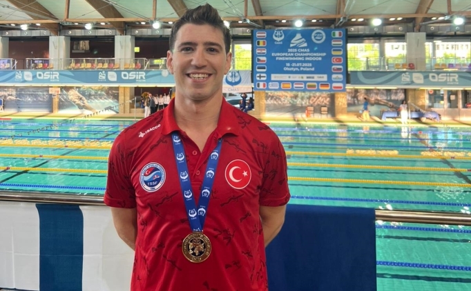 Milli sporcu Derin Toparlak, Paletli Yüzme Avrupa Şampiyonası'nda üçüncü oldu