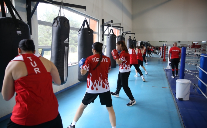 Gen Kadn Boks Milli Takm, almalarnn ilk etabn tamamlad