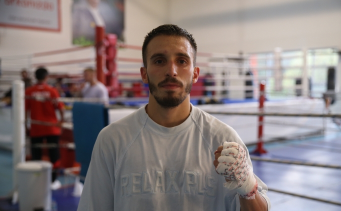 Milli boks�r Samet G�m��, d�nya �ampiyonlu�u pe�inde