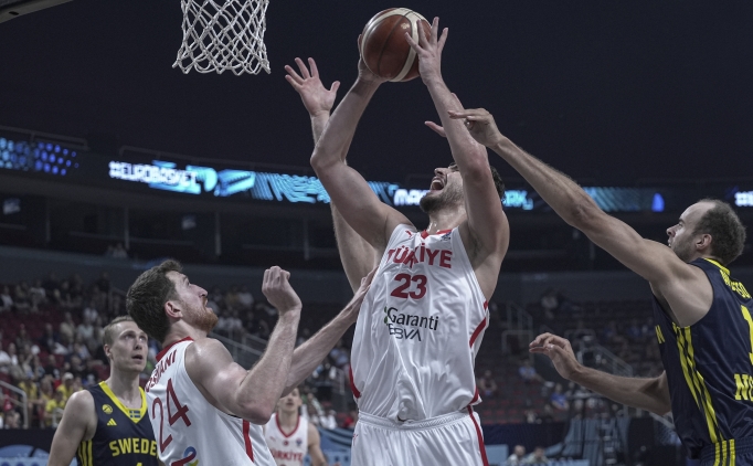 12 Dev Adam, eyrek finalde!