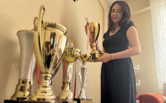 Milli satran��� Elif, hamlelerini 'kad�n b�y�kusta' hedefiyle yap�yor