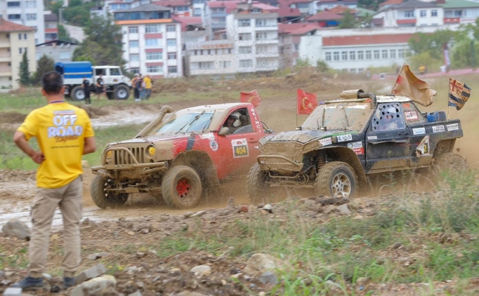 Karadeniz Off-Road Kupas�'n�n 4. ayak yar���, Ordu'da yap�ld�