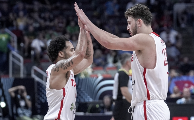 A Milli Erkek Basketbol Tak�m�'ndan b�y�k s��rama