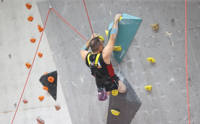 Trafik kazasnda bacaklarn kaybetti sporla hayata tutundu