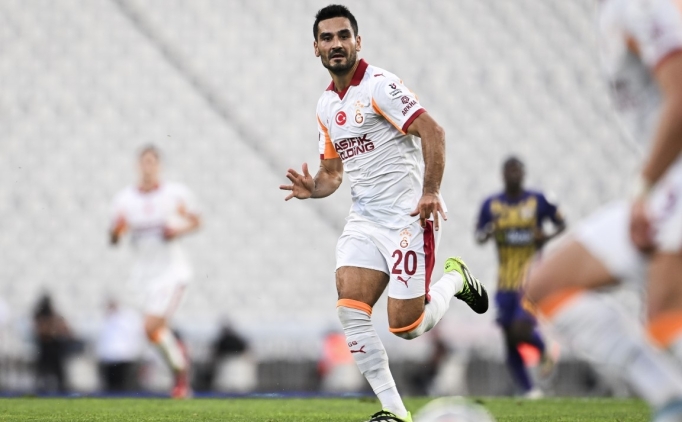 Okan Buruk'un sahadaki en byk destekisi: lkay Gndoan!