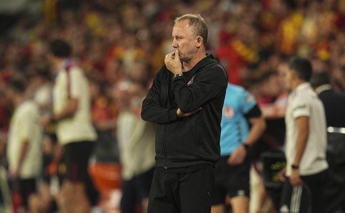 Sergen Yal��n, kara kara d���n�yor!