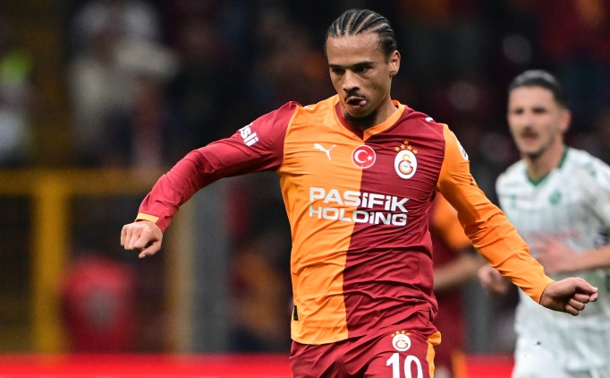 Galatasaray'da Sane'den taraftara jest