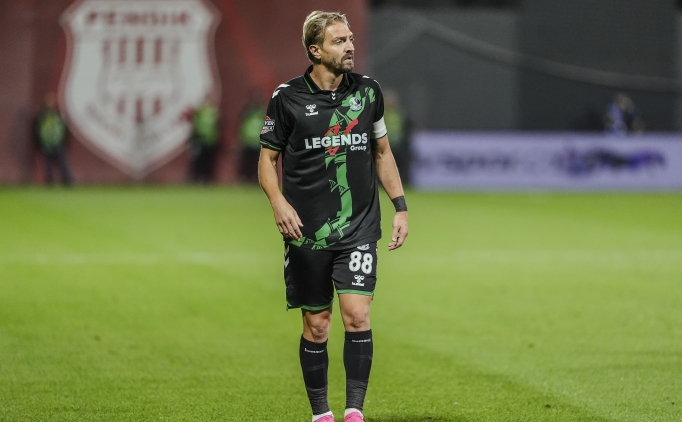 Caner Erkin tak�m arkada��na vurdu, k�rm�z� g�rd�!