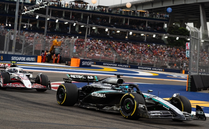 Formula 1'de kazanan isim Russell!