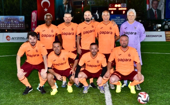 Trabzonspor'un efsane futbolcular, Emir Yua iin sahada