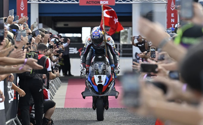 Toprak Razgatlolu, son yarta 2. olarak ampiyonluk avantajn korudu