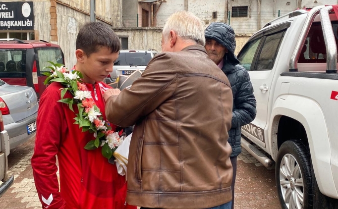 Balkan ampiyonas'nda ikinci olan grei memleketi Tokat'ta cokuyla karland
