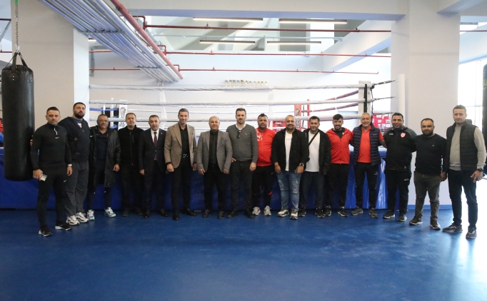 Boks Federasyonu Ba�kan� Hekimo�lu'ndan Ni�de'ye ziyaret