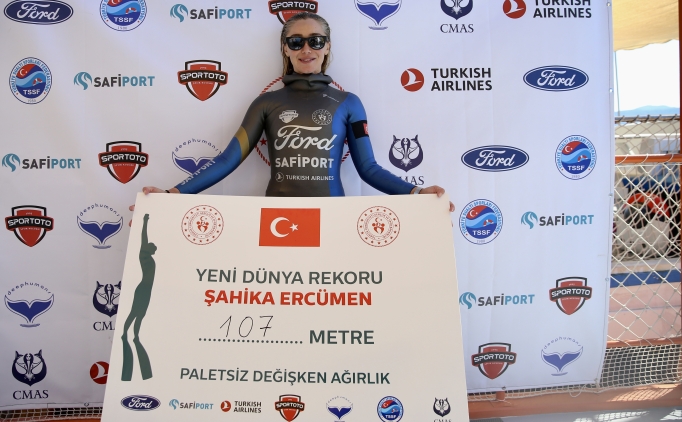 �ahika Erc�men: 'D�nyaya mesaj verdi�imiz i�in gururluyum'