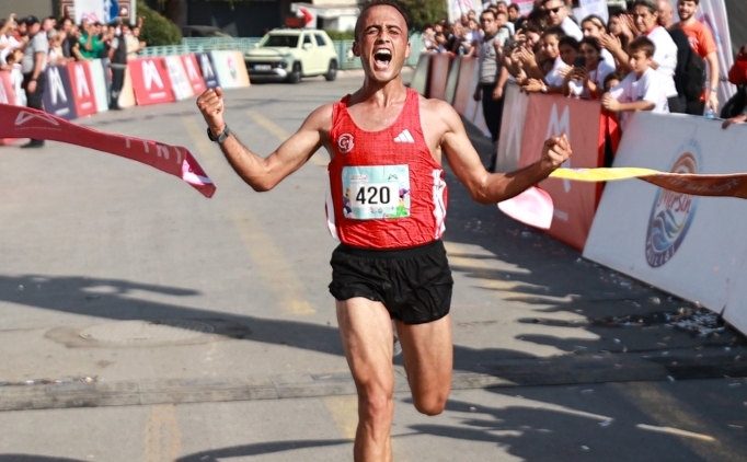 17. Uluslararas� Tarsus Yar� Maratonu'na T�rk sporcular damga vurdu