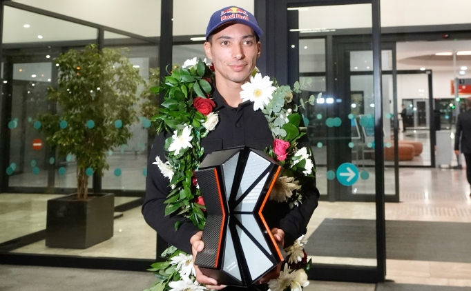 Toprak Razgatl�o�lu: 'MotoGP'ye d�nya �ampiyonu olarak ge�mek �ok �nemliydi'