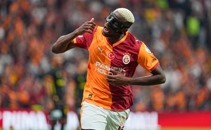 Osimhen, hocas Okan Buruk'u yakalad