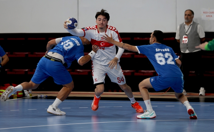 A Milli Erkek Hentbol Tak�m�, G�ney K�br�s'� rahat yendi!