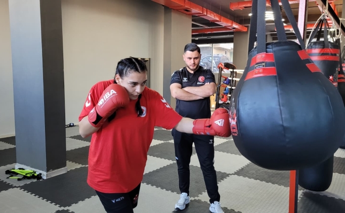 Milli boksr Ayenur Karacaolan, Trkiye'deki baarlarn Avrupa'da talandrd